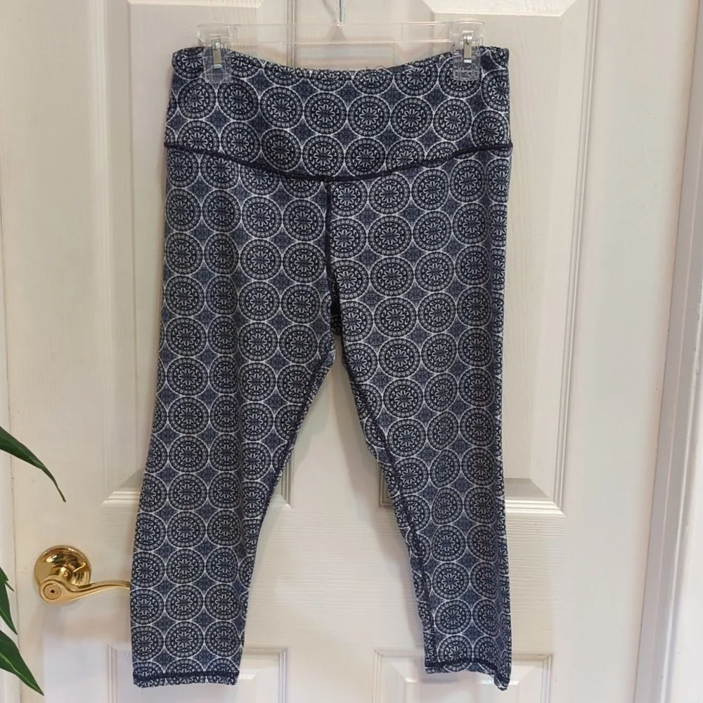 Kyodan Blue Medallion Women's Cropped Leggings Size Medium